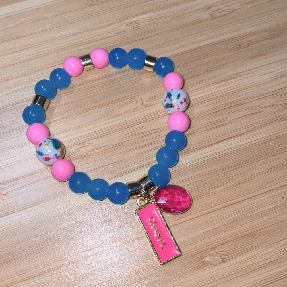 Handmade stretch bracelet 💕💕